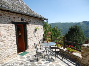 vakantiehuis in Frankrijk te huur: Beautifully restored stone cottage in a quiet hamlet overlooking the Lot Valley 
