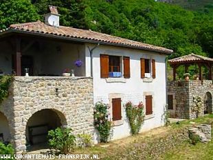 Huis te huur in Ardeche is geschikt voor gezinnen met kinderen in Midden-Frankrijk.