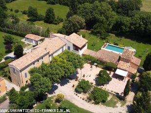 Huis in Frankrijk te koop: PRACHTIG LANDGOED IN HET HART VAN DE PROVENCE -  750m² woonruimte op een terrein van 1.8ha 