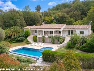vakantiehuis in Frankrijk te huur: La Taniere - prachtige villa (10 pers) in Zuid Frankrijk met volledige privacy. Vlakbij Nice Airport en dichtbij de zee 