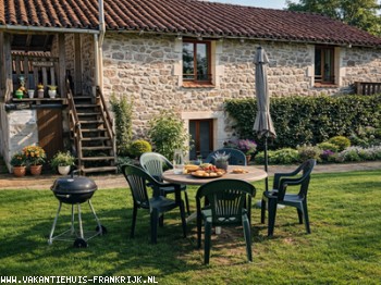 Tranquille Vienne Gites 4 persoons  Gite Chabanais met gedeeld zwembad dicht bij meren, attracties en bezienswaardigheden perfect voor fietsers.