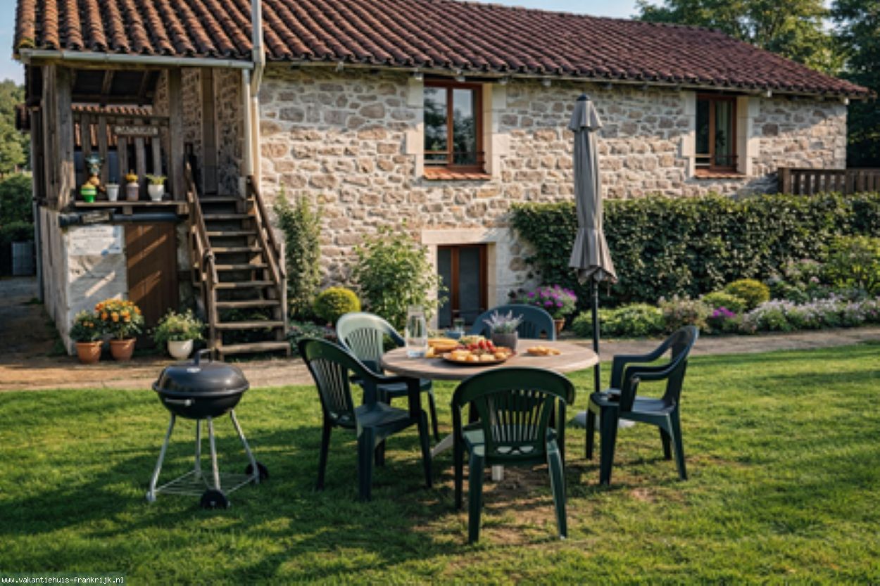 Hoofdfoto Tranquille Vienne Gites 4 persoons  Gite Chabanais met gedeeld zwembad dicht bij meren, attracties en bezienswaardigheden perfect voor fietsers.