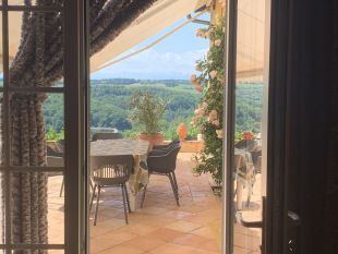 CUISINE, donnant sur la terrasse du sud