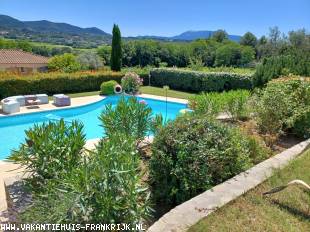 vakantiehuis in Frankrijk te huur: Vakantieverblijf in rustige omgeving met vrij zicht op de Mont Ventoux en het Nationaal Park. 