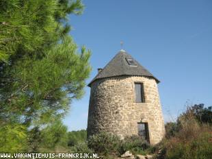 Vakantiehuis: De Pointed Roof Mill, Uitzonderlijk 13e eeuws Molentje, in zeer Mooi Landgoed met Verwarmd Zoutwater Zwembad, WiFi aanwezig, Prachtige Uitzichten. te huur in Aude (Frankrijk)