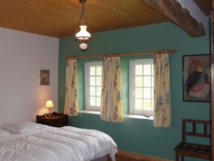 Eerste (lichtgroene) slaapkamer