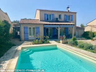 Vakantiehuis Collias (Pont-du-Gard), ruim vrijstaand huis met privé zwembad, airco, 4 slpkrs, 1 op bg, bij rivier, winkels en restaurantjes dichtbij