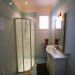 badkamer beneden <br>douche lavabo en toilet