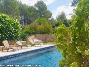 vakantiehuis in Frankrijk te huur: heerlijk modern ingericht huis in hartje Provence met privé zwembad voor 10 personen 