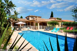 Vakantiehuis: Maison d’Oliveira is een ruim opgezette villa voor maximaal 8 personen met een groot omheind privé zwembad van 10*5m te huur in Var (Frankrijk)