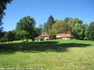 vakantiehuis in Frankrijk te huur: Vakantiewoning in geklasseerde rustige omgeving. 