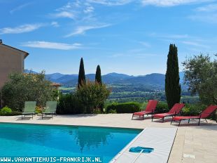 Vakantiehuis: ENTRECHAUX : PRACHTIGE PAREL IN ONGEREPTE NATUUR AAN DE VOET VAN DE MONT VENTOUX 4 à 6 PERSONEN te huur in Vaucluse (Frankrijk)