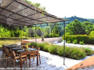 vakantiehuis in Frankrijk te huur: Charmante Villa Les Mouillères in Allemagne en Provence om een onvergetelijke vakantie door te brengen in een van de mooiste streken van de Provence 