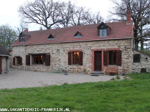Huis in Frankrijk te koop: Saint Saturnin (Cher )– Compleet verbouwde woonboerderij op ruim 4.6 hectare grond, deels weiland en  bos. ** NIEUW ** 