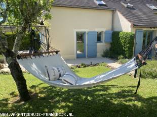 Vakantiehuis: Gezellige ruime vakantiewoning met gebruik van zwembad en tennisbaan in een prachtige groene omgeving!