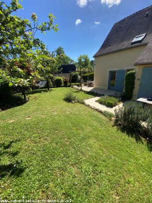 Vakantiehuis: Gezellige ruime vakantiewoning met gebruik van zwembad en tennisbaan in een prachtige groene omgeving! te huur in Dordogne (Frankrijk)