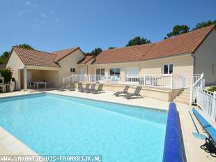 Vakantiehuis: Villa 'La Laureraie': kindvriendelijke en rustig gelegen villa met verwarmd privézwembad en prachtig uitzicht. te huur in Dordogne (Frankrijk)