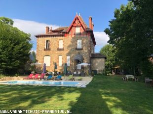 Vakantiehuis: Cosne d’Allier – Statig herenhuis met zwembad en 5 chambres d’hôtes op terrein van 1851m².. ** NIEUW ** te koop in Allier (Frankrijk)