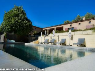 Vakantiehuis bij de golf: Comfortabel vakantiehuis met privé zwembad en mooi uitzicht in hartje Provence