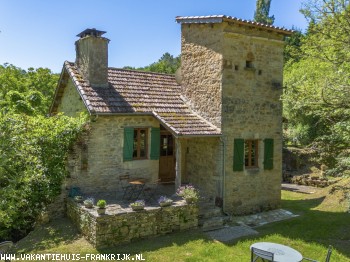 Traditionele vrijstaande woning met toren. Volledig gerenoveerd.