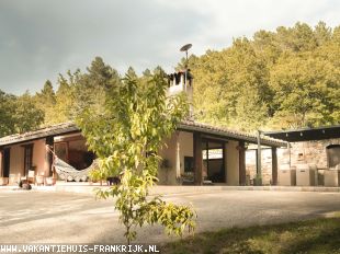 Villa met verwarmd zwembad, 4 hectare bos Villa met verwarmd zwembad, 4 hectare bos