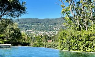 Uitzicht vanaf zwembad.