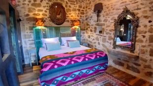 Slaapkamer met kingsize bed