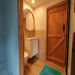Badkamer <br>Badkamer met douche, wastafel en toilet