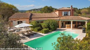 Villa Coti Cosy is een charmante Provençaalse villa, ideaal gelegen in het hart van Cotignac, een van de mooiste dorpen in de Provence.