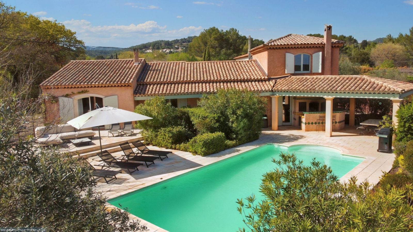 Hoofdfoto Villa Coti Cosy is een charmante Provençaalse villa, ideaal gelegen in het hart van Cotignac, een van de mooiste dorpen in de Provence.