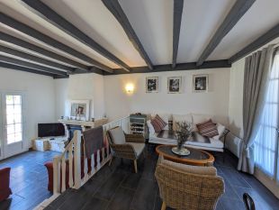 Woonkamer met open haard