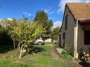 Tuin en zijkant woning