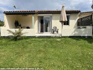 Gezellig vakantiehuis op park Village Le Chat te huur.