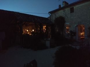 Maison at night <br>Een heerlijke rustieke vakantiewoning