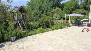 Tweede terras met speeltuig