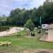 Strand bij zwemvijver <br>Op het park is een grote vijver waarin gezwommen kan worden. Vissen is toegestaan. Je kan er suppen. En er is een vlot waarmee je naar de overkant kan.