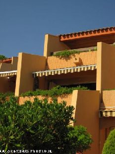 (Vakantie) woning: Vakantiehuis met zeezicht.(Appartement met gemeenschappelijk zwembad) VAR te huur. Het huis is geschikt tot 6 personen en ligt in Zuid Frankrijk. te huur in Var (Frankrijk).
