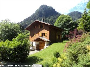 Gezellig en compleet familiechalet in de Franse Alpen in een mooi wandel- en skigebied, rustig en landelijk gelegen op loopafstand van het dorp.