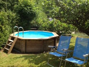Opzetbadje <br>Dit badje is in juli en augustus te gebruien. Het heeft een doorsnede van ca 3 meter.