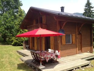 Achterzijde met terras <br>Dit is het zicht op de achterzijde met terras.
