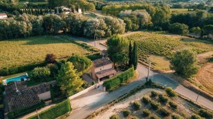 De villa in vogelvlucht <br>villa en haar omgeving van boven af gezien
