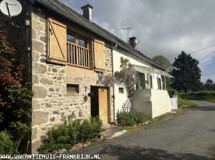 Prachtig stenen vakantiehuis, in een heuvelachtige regio, in Auvergne-PUY DE DOME, op de grens van de CREUSE en ALLIER Prachtig stenen vakantiehuis, in een heuvelachtige regio, in Auvergne-PUY DE DOME, op de grens van de CREUSE en ALLIER