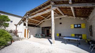 overdekt terras <br>ingang Grange met overdekt terras