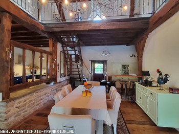 Betaalbaar naar de zon in een comfortabel, ruim en sfeervol huis in midden Frankrijk