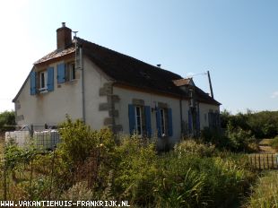 Huis in Frankrijk te koop: Ygrande – Vrijstaande woning met karakter op een perceel van 7090m², omringd door natuur ** NIEUW ** 