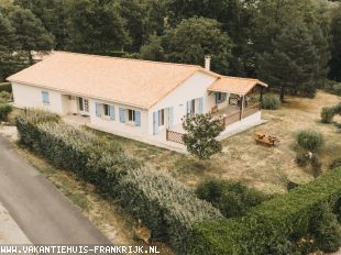 Mooie villa op gezellig kleinschalig vakantiepark vlak bij de Dordogne Mooie villa op gezellig kleinschalig vakantiepark vlak bij de Dordogne