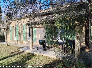 Stylish Villa with Panoramic Views of Venterol and the surrounding Lavender, Fruit and Olive Trees in the Drôme Provençale near Nyons