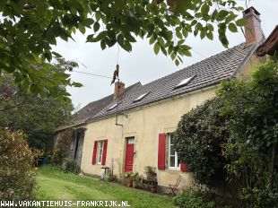 Huis in Frankrijk te koop: Urciers - Karaktervolle woonboerderij met ruim perceel van +/- 5000m² en bijgebouwen. ** NIEUW ** 