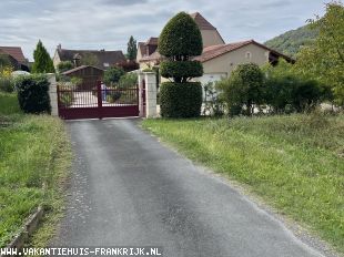 Huis in Frankrijk te koop: Schitterende door aannemer zelf gebouwde villa met zwembad. 