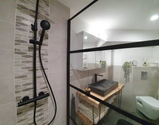 Badkamer met inloopdouche en 2e toilet